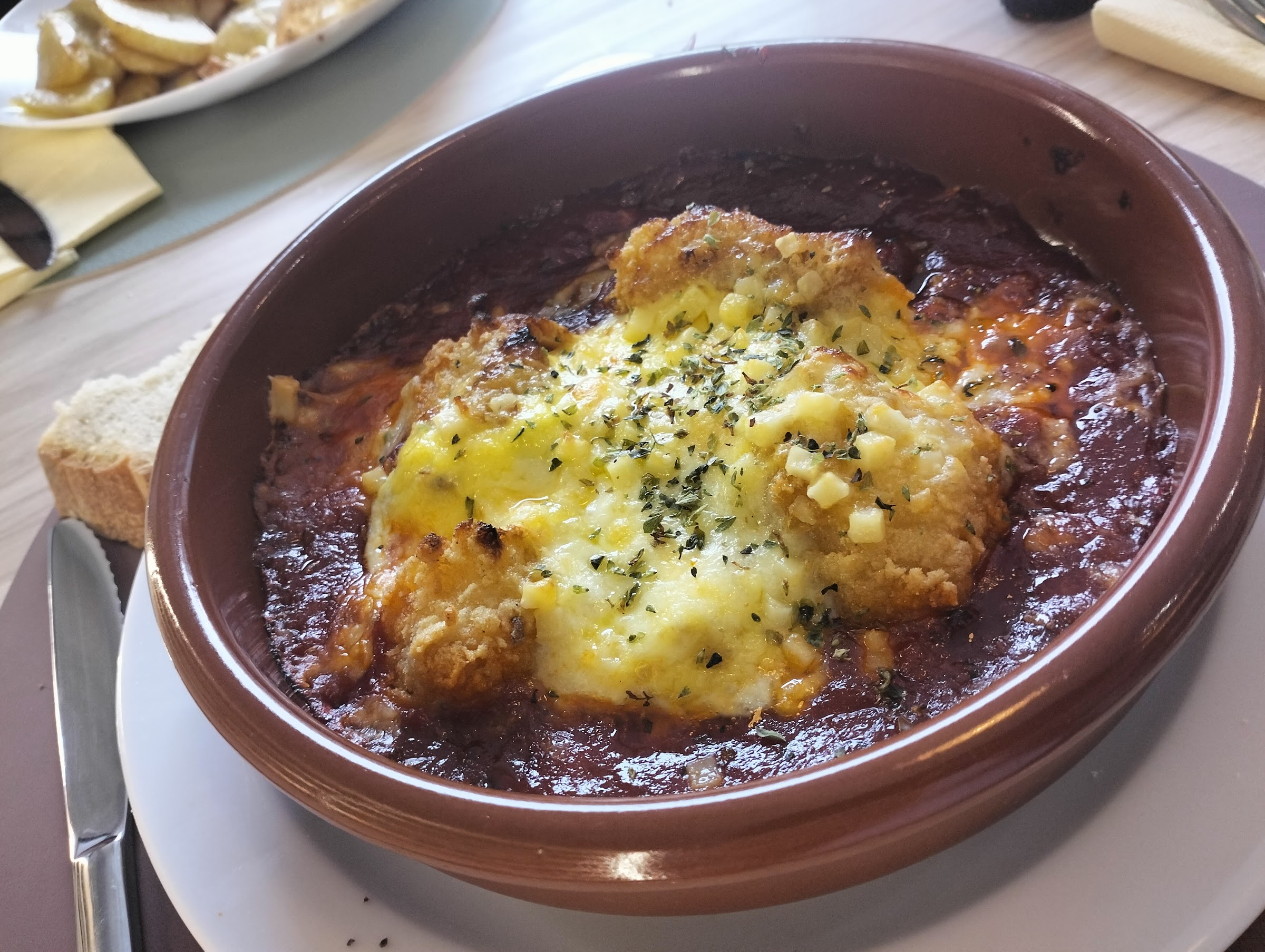 Bacalao gratinado con queso al horno
